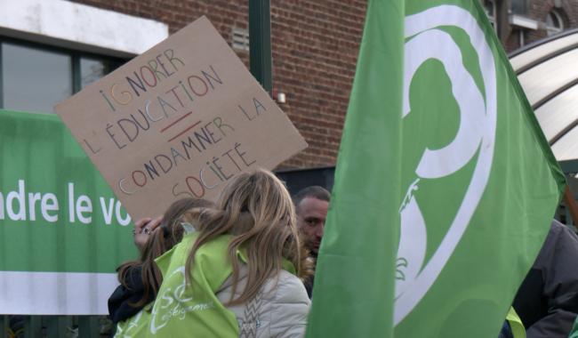 Grève des enseignants : face aux réformes, les profs font l'école buissonnière