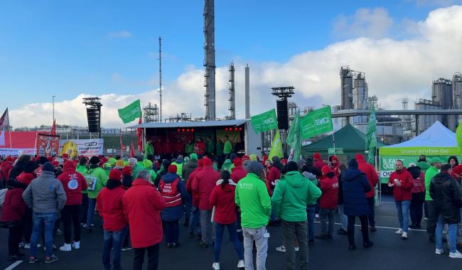 Feluy: les travailleurs de la chimie revendiquent