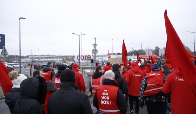La Louvière: un cortège symbolique entre le Centre et le site Cora à l'occasion de la grève nationale