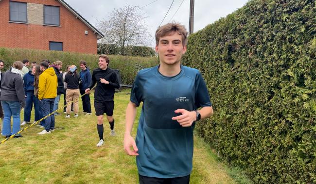 Neufvilles: Louis court un marathon dans son jardin pour la maladie de Charcot