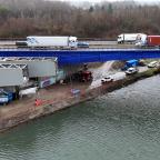 Autoroute E42 : la reconstruction du pont a débuté