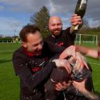 Naast fête son titre de P2B, douche de champagne pour Rémy Di Nolfo