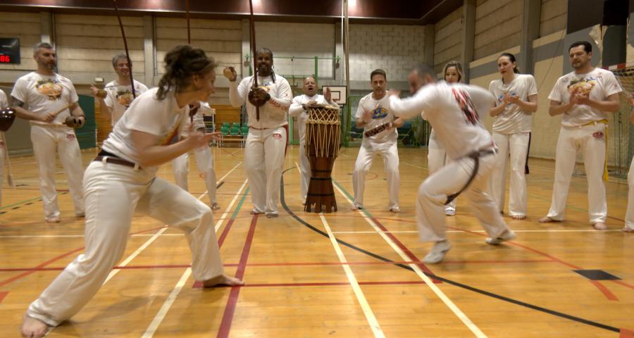 "Au Brésil, c'est le deuxième sport": A la découverte du club de capoeira Abadá