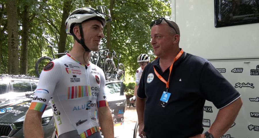 Dans l’ombre du peloton, Jonathan Van der Schoot veille sur les coureurs