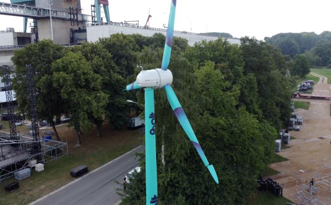 Ronquières : une éolienne pour un festival plus durable