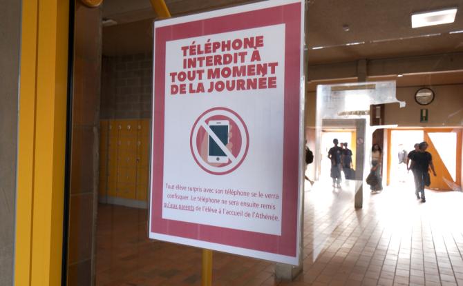 Rentrée dans l'enseignement secondaire: le Smartphone reste dans le cartable à l'APLL