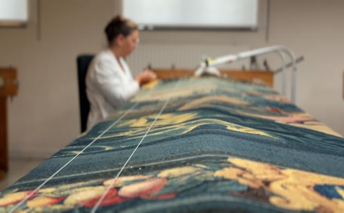 Mariemont : une tapisserie du 16e siècle en restauration à Malines