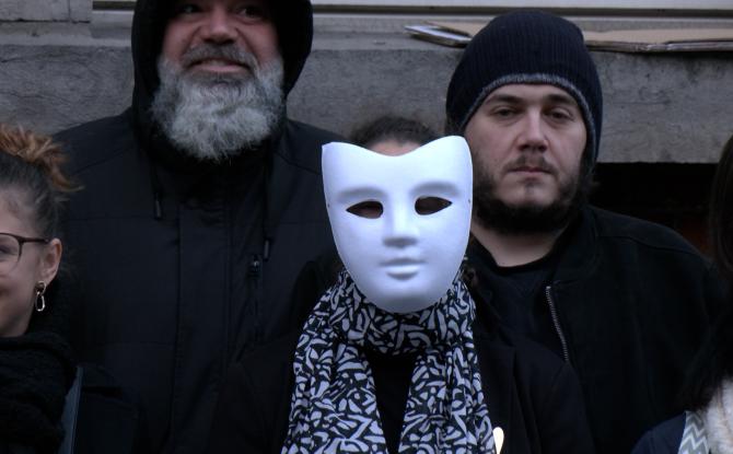 Action symbolique devant le Collège Notre-Dame de Bon Secours à Binche