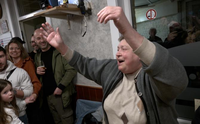 Naast : une foule d'habitués pour rendre hommage à Madeline et à son café emblématique