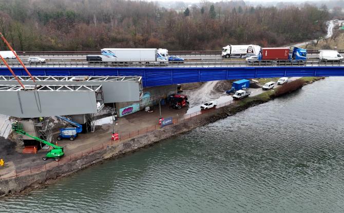 Autoroute E42 : la reconstruction du pont a débuté