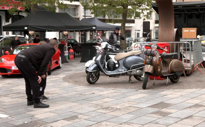Morlanwelz: des modèles de Vespa et de Ferrari sur la place Albert 1er pour la 8e édition de Voyager en Italie