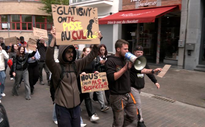 La Louvière : des élèves manifestent contre le décret-programme